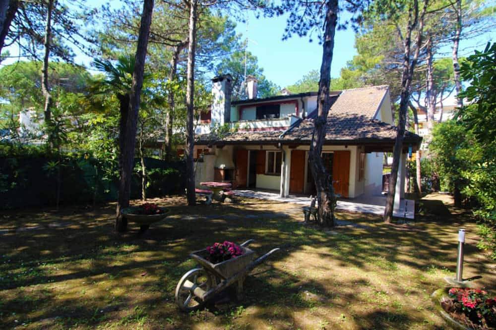 Großzügige Villa mit Garten am Meer in Lignano Riviera, Lignano Sabbiadoro