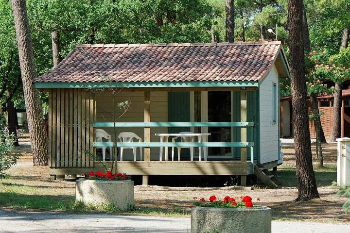 Camping pour 4 personnes, avec jardin et terrasse, animaux acceptés