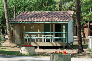 Camping pour 4 personnes, avec jardin et terrasse, animaux acceptés à Soulac-sur-Mer