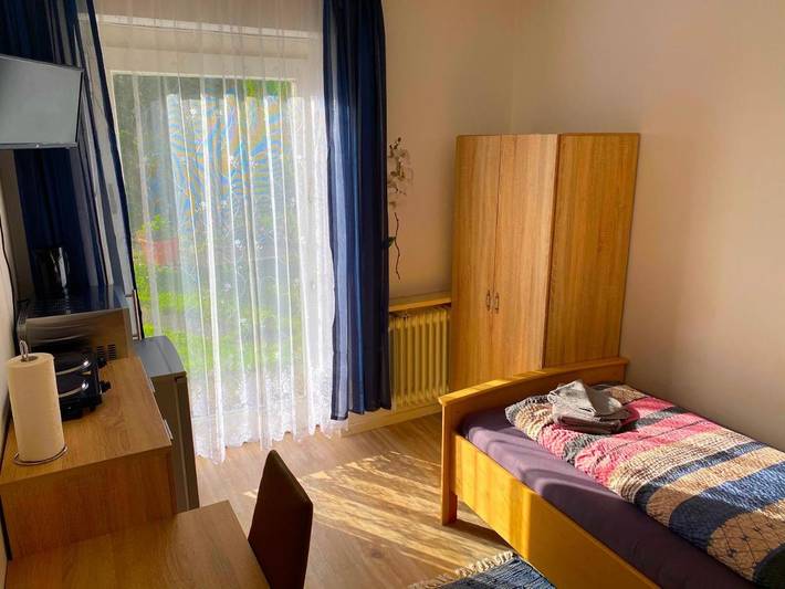 Ferienwohnung, mit Terrasse und Garten sowie Ausblick in Fischach - 2