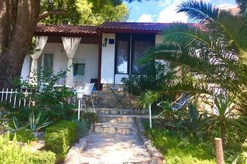 Ferienhaus für 4 Personen, mit Whirlpool und Terrasse sowie Garten in Starigrad Paklenica