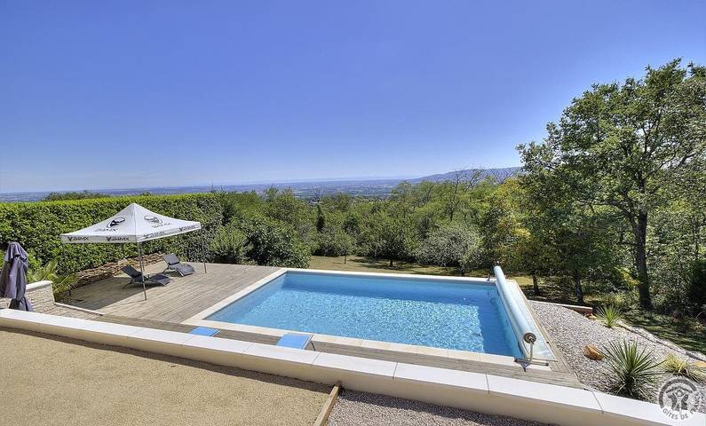Gîte pour 2 personnes, avec Terrasse et Jardin ainsi que Piscine et Vue dans Rhône - 2