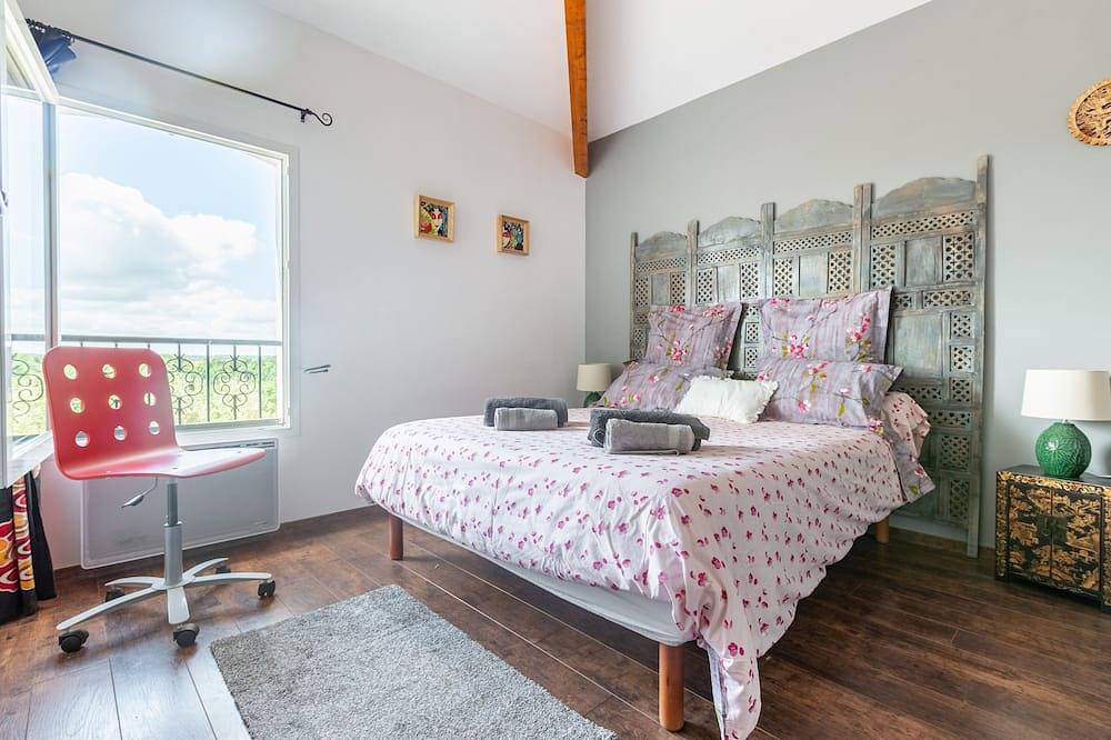 Charming villa, swimming pool, superb view of the Pyrenees and the Gers countryside in Castin, Gers