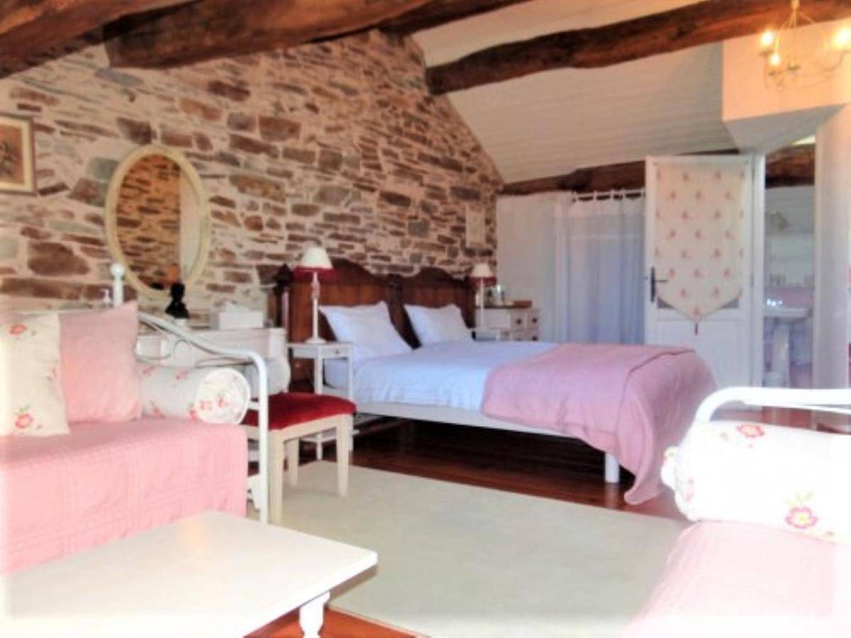 Double Room with Private External Bathroom in Cuxac-Cabardès, Région de Carcassonne