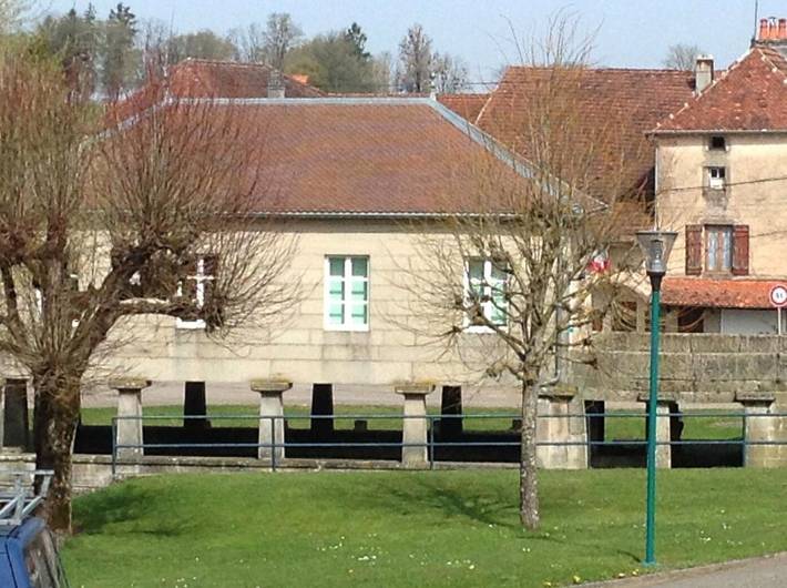 Gîte pour 31 personnes, avec vue et jardin, animaux acceptés à Mailleroncourt-Saint-Pancras