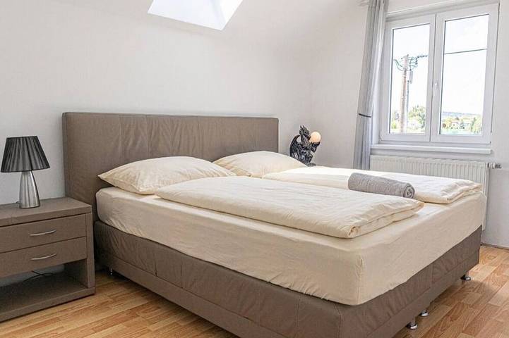Villa for 2 people, with garden and pool in Vienna
