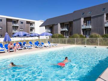 Gîte pour 4 personnes, avec piscine et balcon/terrasse dans Plage De La Falaise