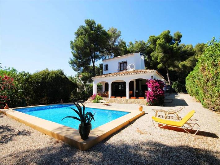 Villa for 8 people, with terrace and garden as well as pool - 1