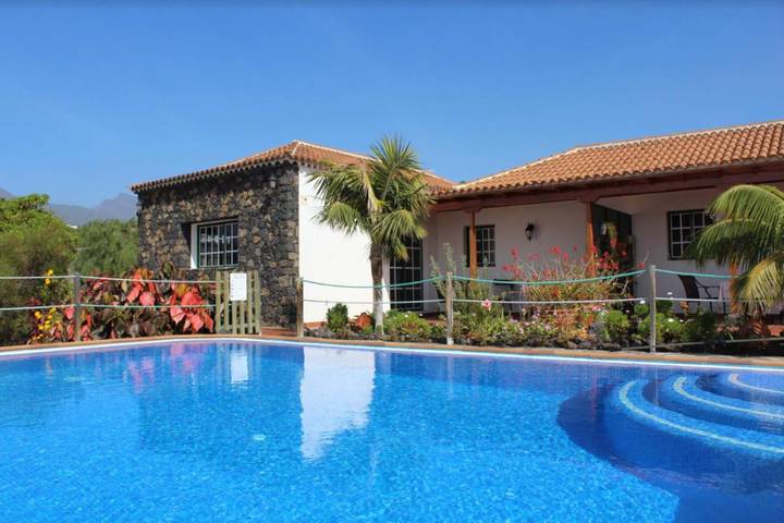 Bungalow para 2 personas, con jardín además de piscina y terraza en La Palma