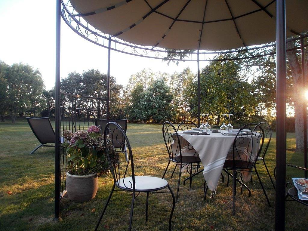 Aux Jardins de l'Emilière - Chambre Roses des Sables in Saint-Mathurin, Vallée de la Loire