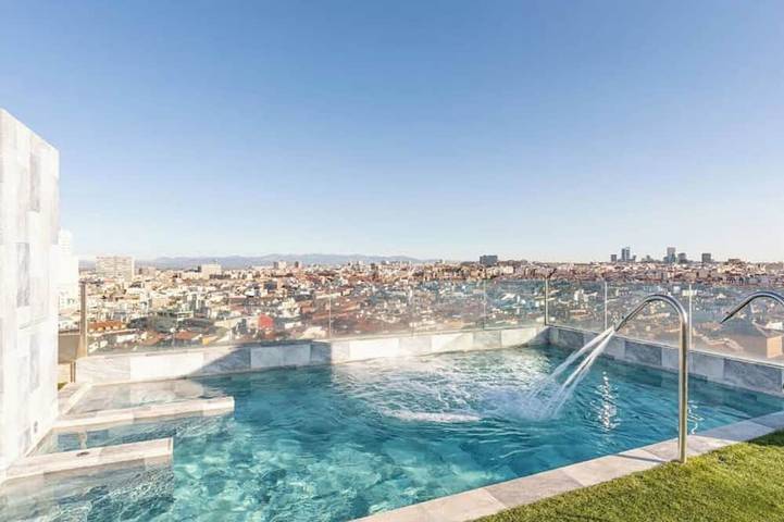 Ferienwohnung für 12 Personen, mit Balkon und Garten sowie Pool
