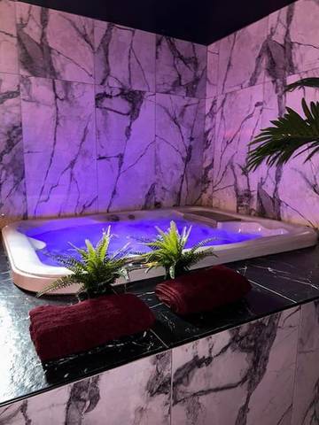 Gîte pour 2 personnes, avec jardin et terrasse ainsi que jacuzzi et sauna à La Valette-du-Var