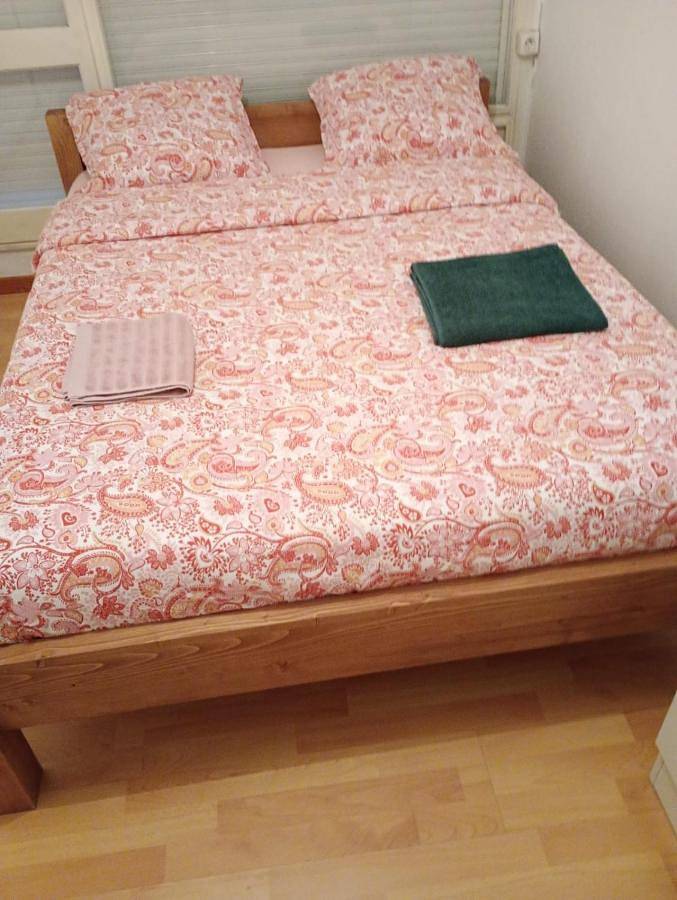 Appartement entier, Four-Bedroom Apartment in Saint-Herblain, Région de Nantes