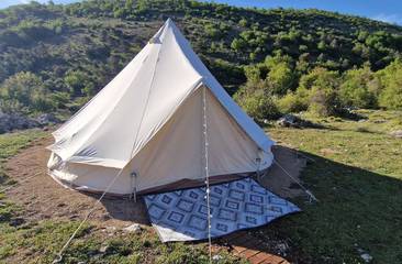 Tente pour 3 personnes, avec jardin et vue dans les Alpes maritimes