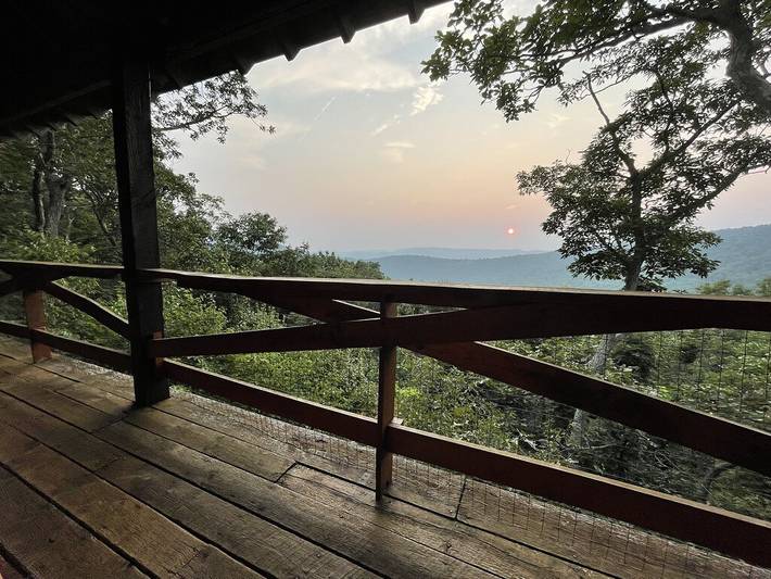Log cabin for 8 people, with balcony and pool in Shenandoah Valley