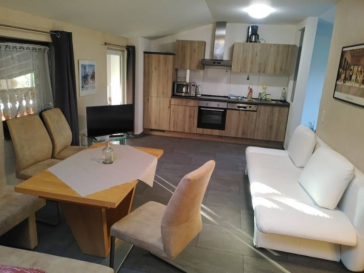 Ganze Ferienwohnung, Sonnenhof, Ferienwohnung Zwischenbau in Weilmünster, Landkreis Limburg-Weilburg