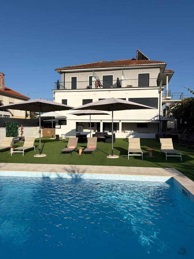 Hostel para 12 pessoas, com Terraço e Jardim e ainda Piscina and Vista em Lousã