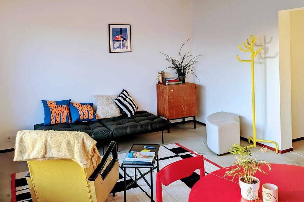 Ganze Wohnung, Colorful Flat @ trendy old docks. \nperfect for couples. Expandable to 3 bedrooms in Gent, Ostflandern