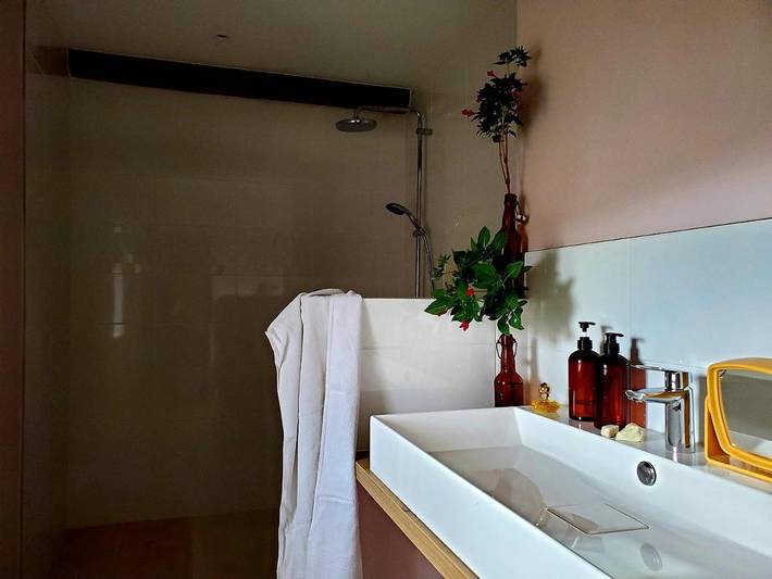 Location de vacances pour 3 personnes, avec vue ainsi que jardin et piscine, adapté aux familles à Bize-Minervois - 4