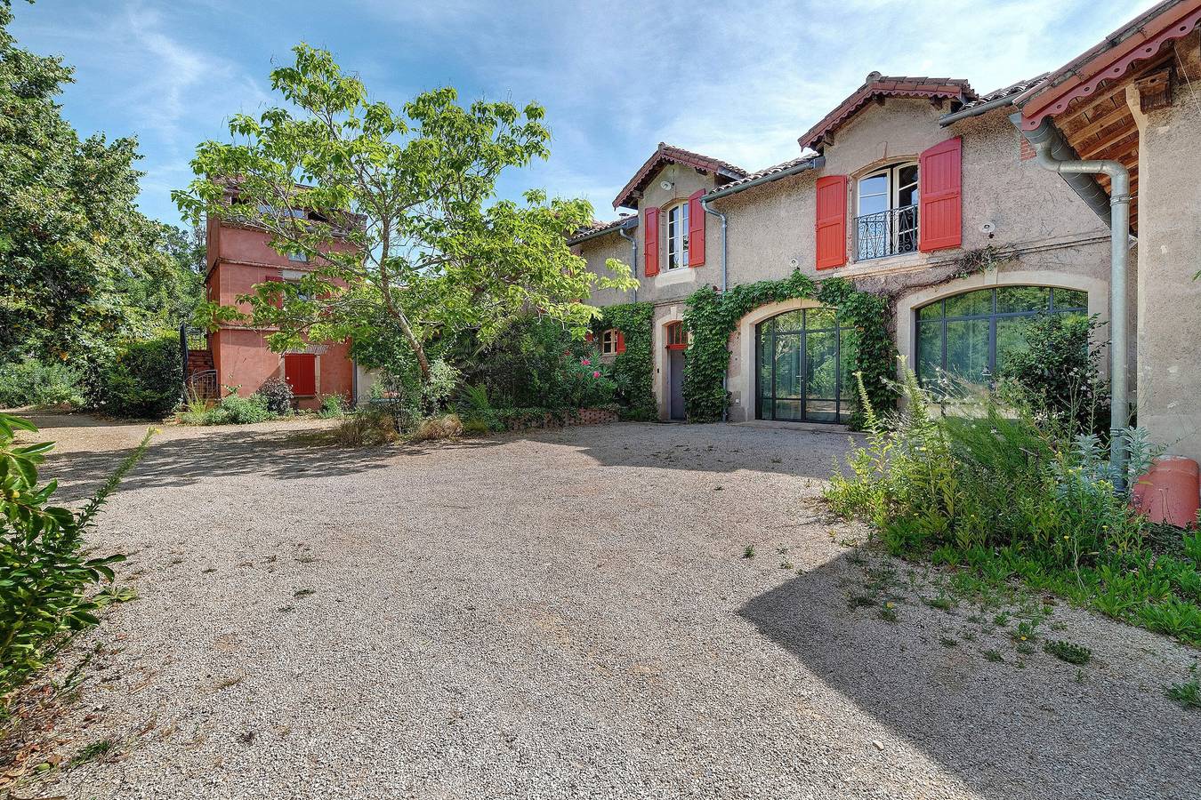 Geheel appartement, Appartement 'Le Loft Du Chant Du Buc' met gedeeld zwembad, tuin en wifi in Marssac-sur-Tarn, Albi en omgeving