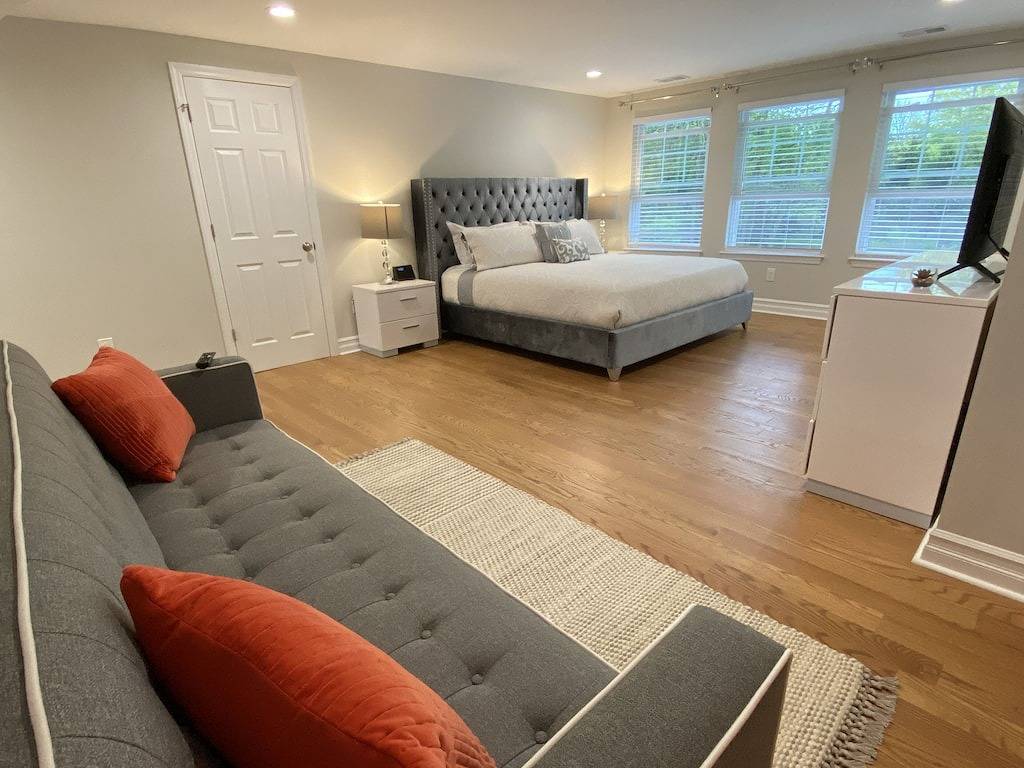 Bright 4Br House w/ Large Backyard and Sunroom in West Windsor Township, Mercer County