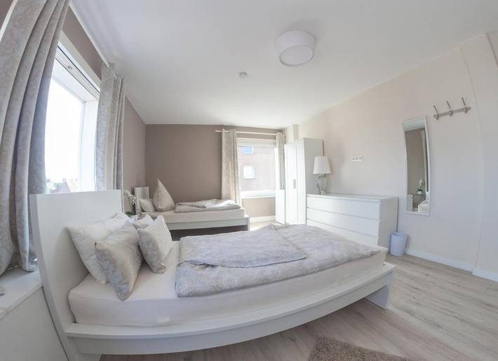 Ferienwohnung für 8 Personen, mit Balkon und Garten in Langenhagen - 2
