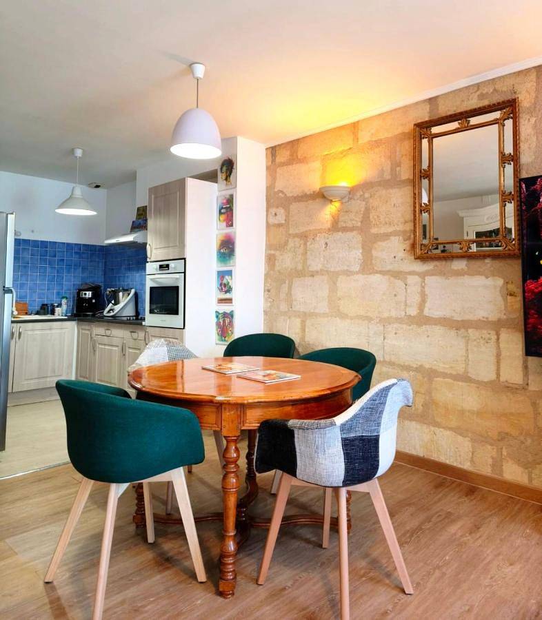 Appartement entier, Grand appartement 80m2 à 100m de la Gare Saint Jean in Bordeaux, Région de Bordeaux