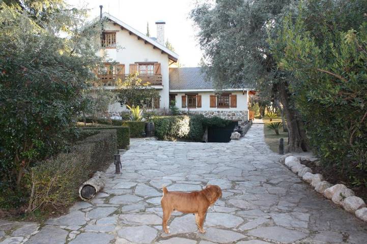 Casa rural para 20 personas, con piscina además de jardín y vistas en Granada