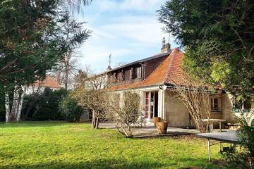 Gîte pour 7 personnes à La Celle-Saint-Cloud