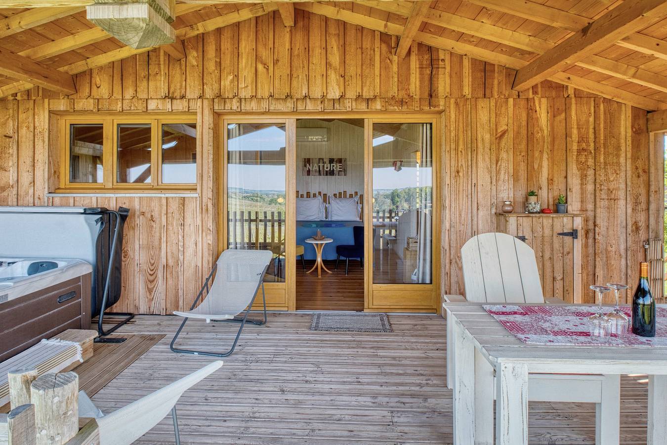 Cabane 'Malfourat' avec piscine partagée, Wi-Fi et climatisation in Monbazillac, Périgord Pourpre