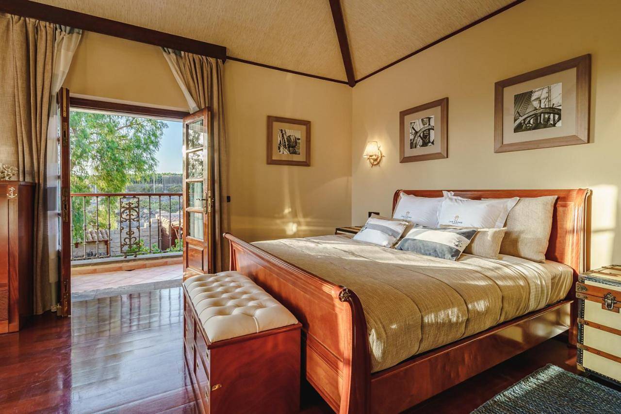 Seven-Bedroom House in Playa del Duque, Adeje
