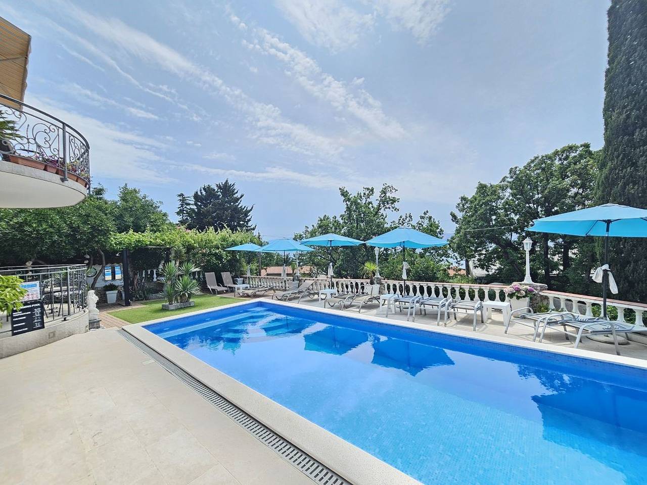 Cijeli apartman, Studio apartment with balcony and shared outdoor pool in Novi Vinodolski, Primorsko-goranska županija