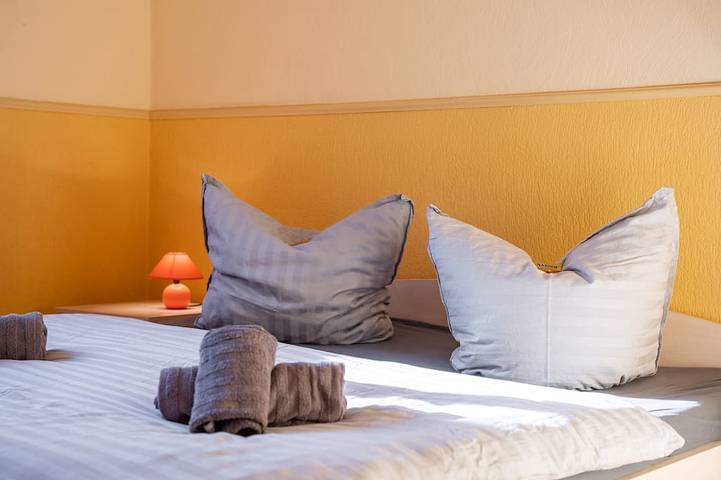 Ganze Wohnung, Ferienwohnung Schwalbennest - Ferienhaus Am Boddenufer in Buschvitz, Bergen auf Rügen und Umgebung