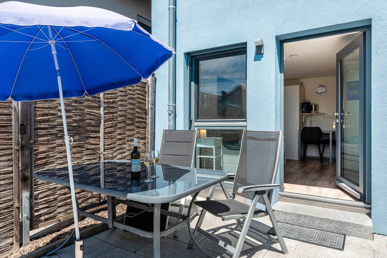 'Einzimmer Apartment' mit privater Terrasse und Wi-Fi in Allensbach, Untersee