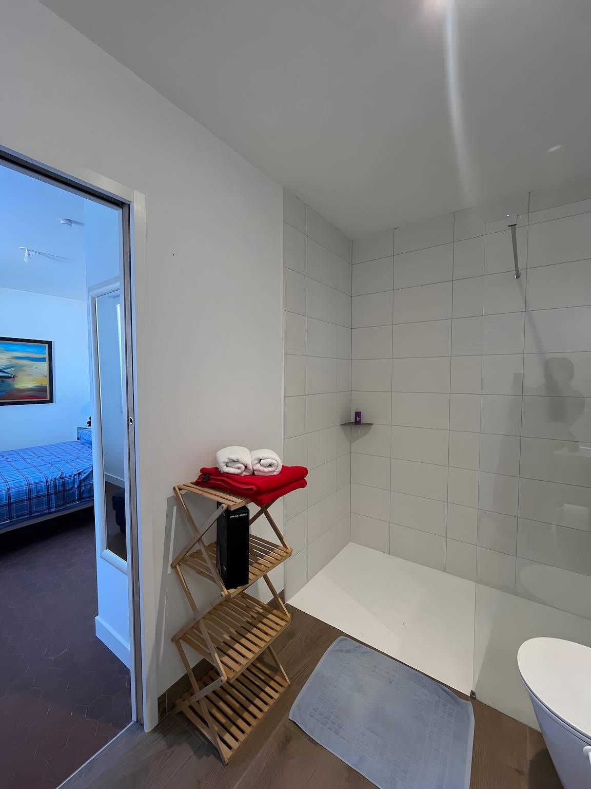 Gästezimmer Sous le Pin „Zimmer 5“ mit geteilter Terrasse, Wlan und Klimaanlage in Olonne-sur-Mer, Les Sables-d'Olonne