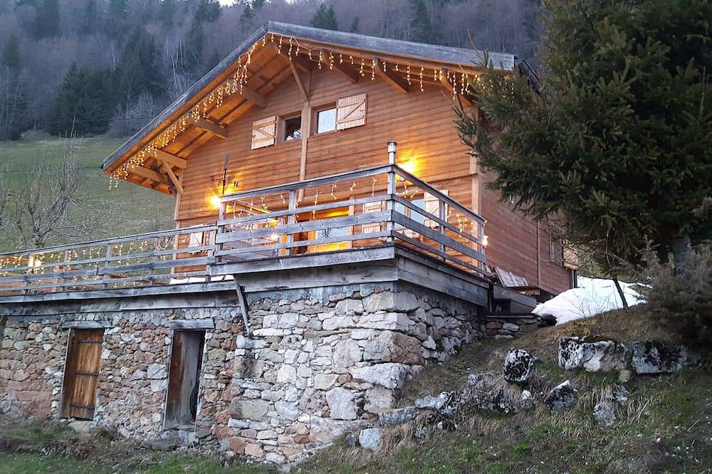 Alpine chalet 10 km from La Clusaz and Le Grand Bornand in Thônes, Annecy region