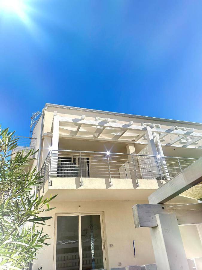 Appartamento per 4 persone, con Balcone e Terrazza nonché Panorama a Isola Rossa