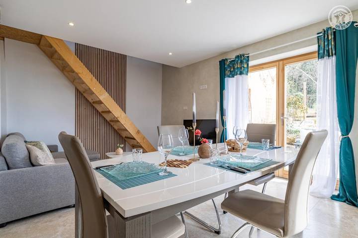Gîte pour 6 personnes, avec jacuzzi ainsi que jardin et terrasse à Saint-Genix-sur-Guiers