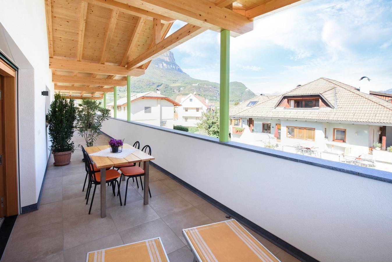 Entire studio, Apartment 'Peter Paul Apt. Buchwald' with Mountain View and Private Terrace in St. Pauls, Eppan an der Weinstraße