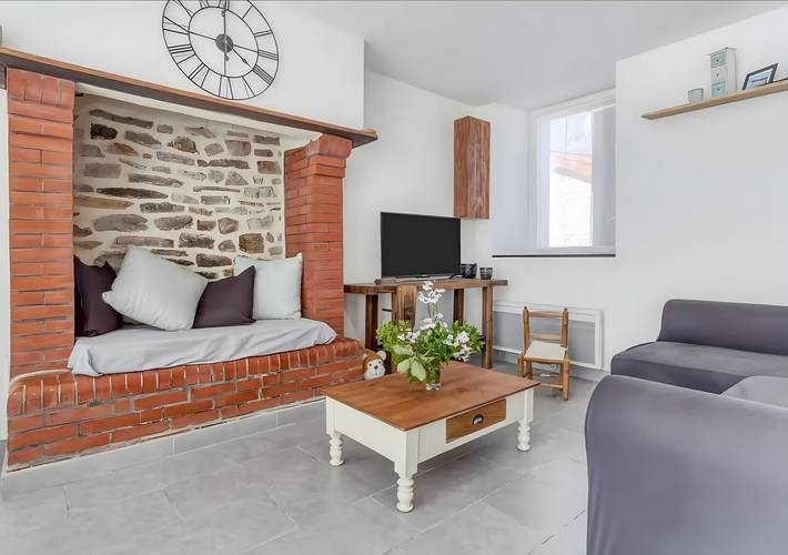 Holiday Home 'Chez Manie et Mablot' with Private Terrace, Garden and Wi-Fi in Créances, Coutances