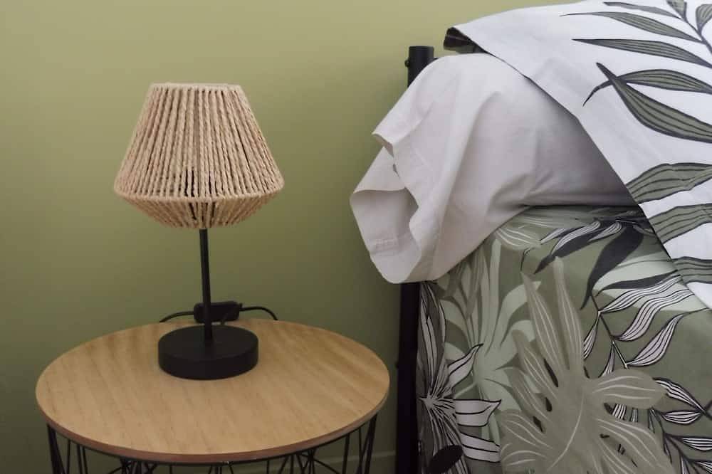 Entire apartment, Beautiful studio 3* near Avignon with swiming pool in Le Pontet, Vaucluse