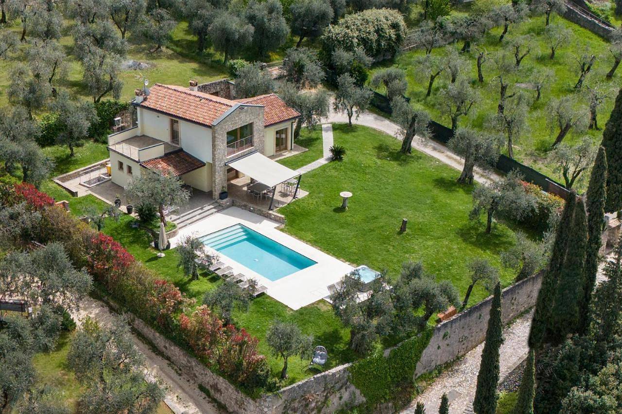 Villa Cipressi - Luxuri Lounge - in Malcesine, Montagnes autour du lac de Garde