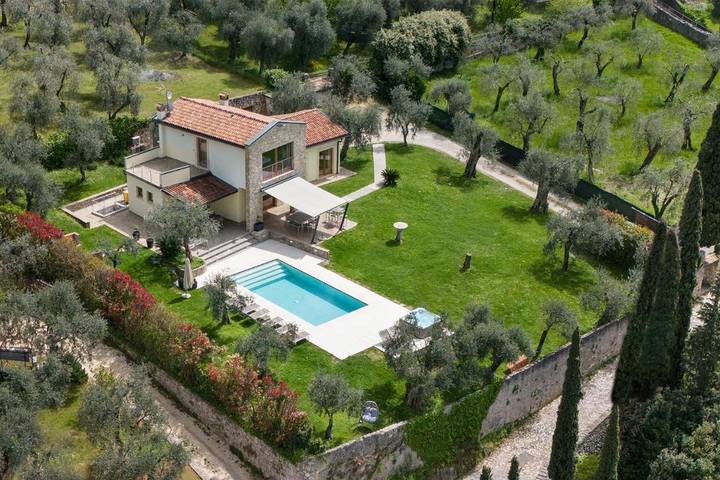 Villa für 12 Personen, mit Whirlpool und Pool sowie Sauna und Garten in Malcesine