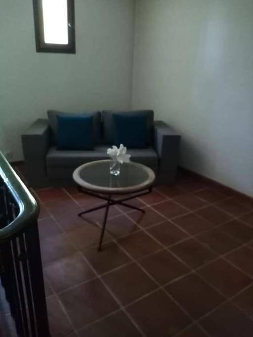 Location de vacances pour 6 personnes, avec vue ainsi que piscine et balcon à Besse-sur-Issole - 3