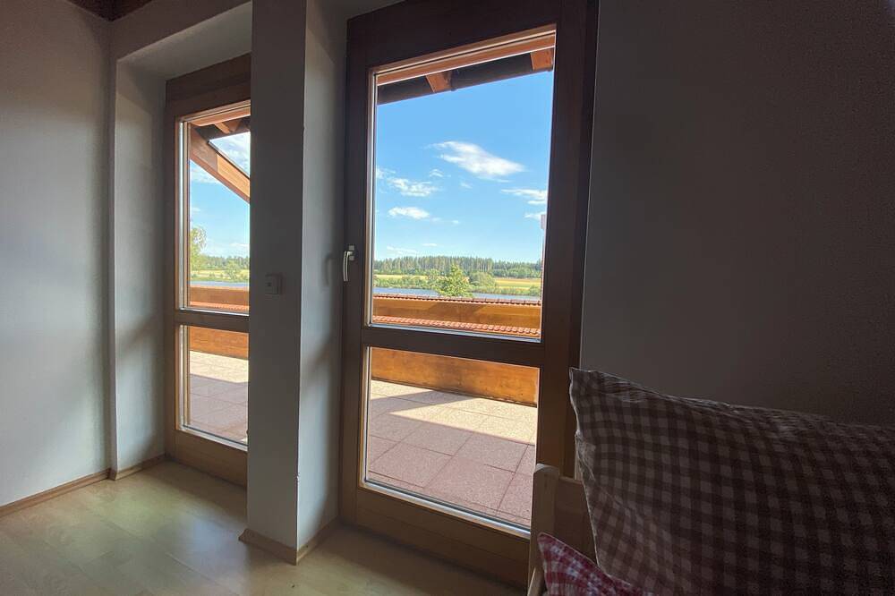 Ganze Wohnung, Schöne geräumige Ferienwohnung direkt am Kirnbergsee für bis zu 6 Personen in Bräunlingen, Hochschwarzwald