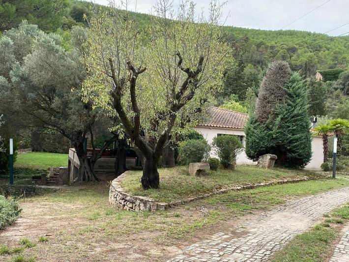 Casa rural para 9 personas, con vistas además de piscina y jardín, Se admiten mascotas en Bages - 3