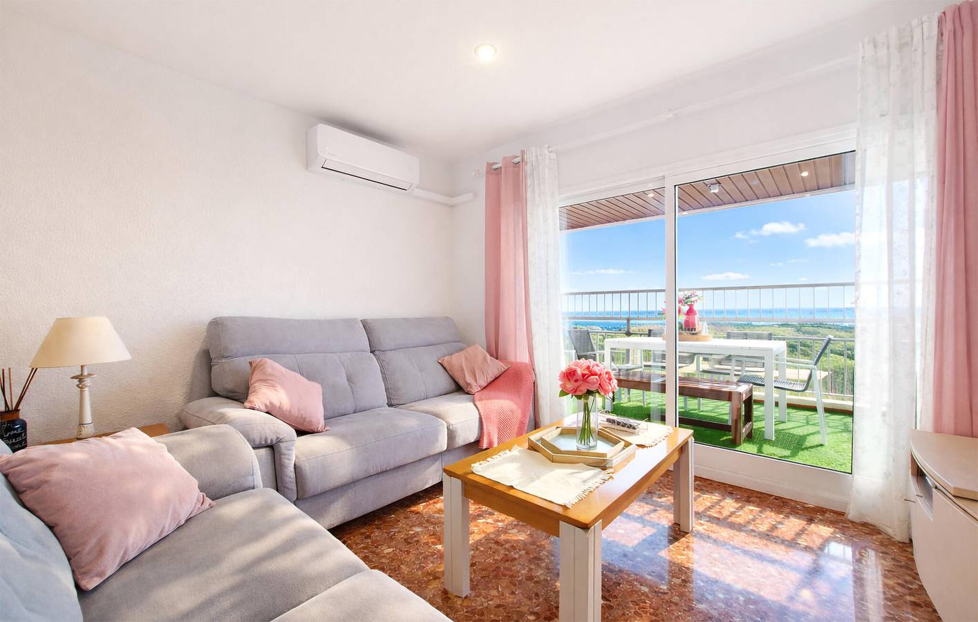 Appartement de vacances entier, Appartement lumineux de 2 chambres avec piscine près de la Platja de la Garrofera in Valence (Espagne), Costa de Valencia