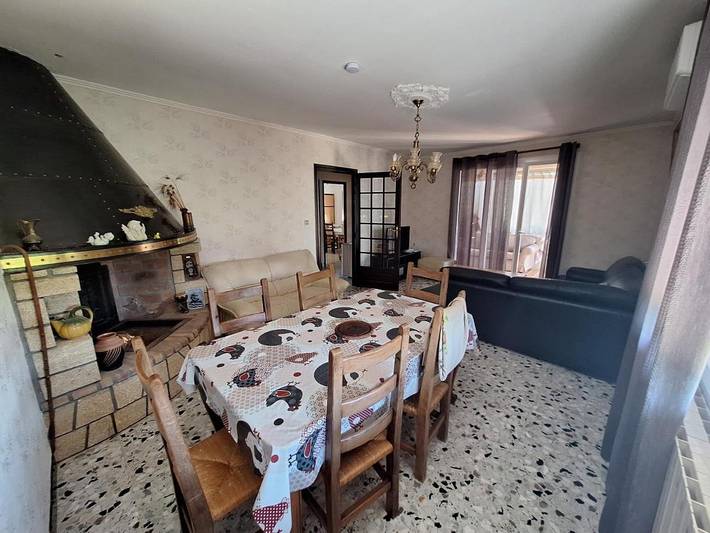 Location de vacances pour 6 personnes, avec jardin ainsi que vue et piscine, animaux acceptés à Argeliers