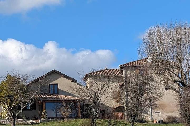 Location de vacances pour 6 personnes, avec Jardin à Lantignié