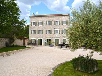 Maison d’hôte pour 2 personnes, avec jardin et piscine à Bale (Croatie)